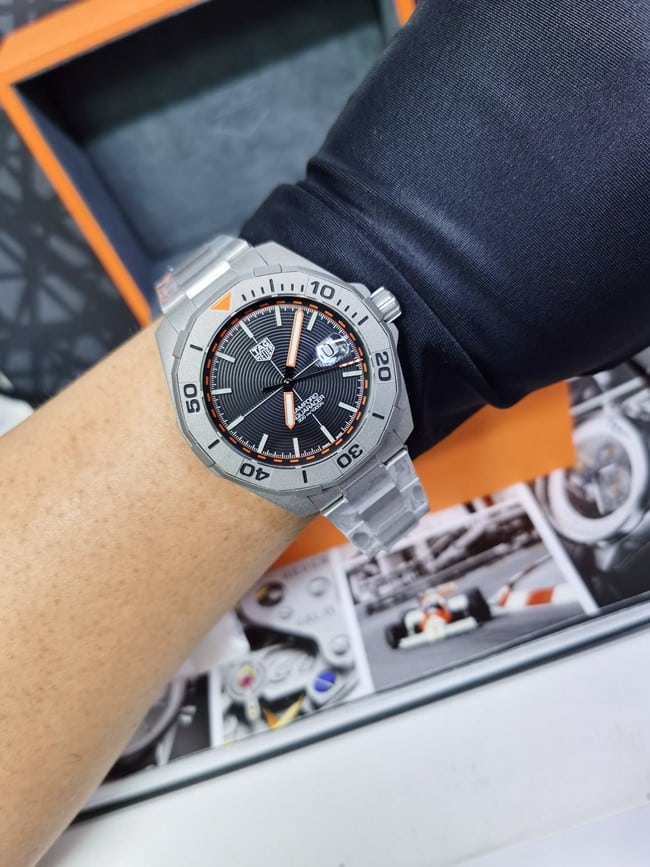 ¿Qué marca de relojes debería usar para atraer la atención de una hermosa pareja fumadora?