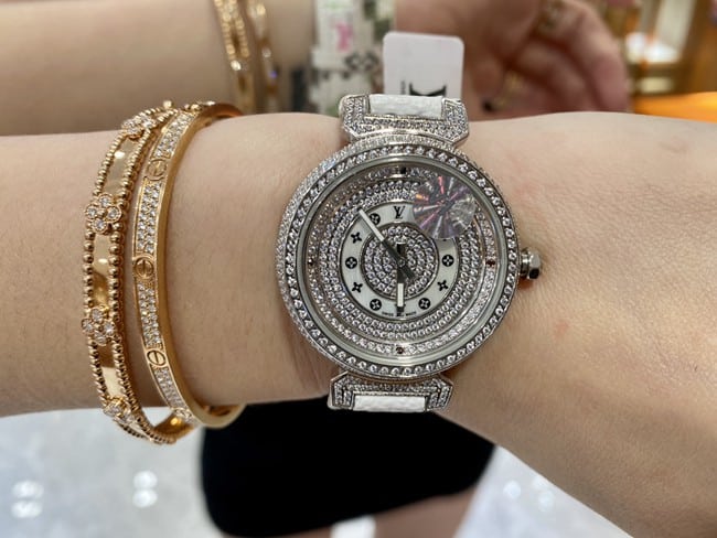 Louis Vuitton Women's Super A Swiss Quartz Silver Diamond Plate Sapphire Crystal Timepiece