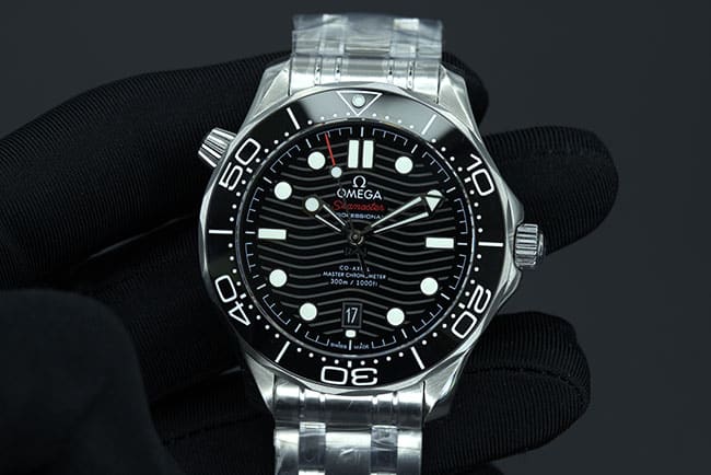 O Factory Omega Seamaster 210.30.42.20.01.001, Detalles superiores de réplica de Seamaster 300