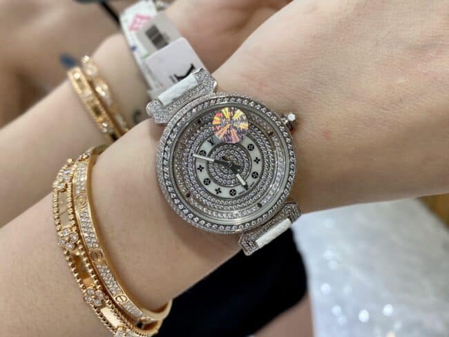 Louis Vuitton Women's Top 1:1 super clone Watch Silver Diamond Plate Leather Strap Model with Swiss Quartz Movement & Sapphire Mirror