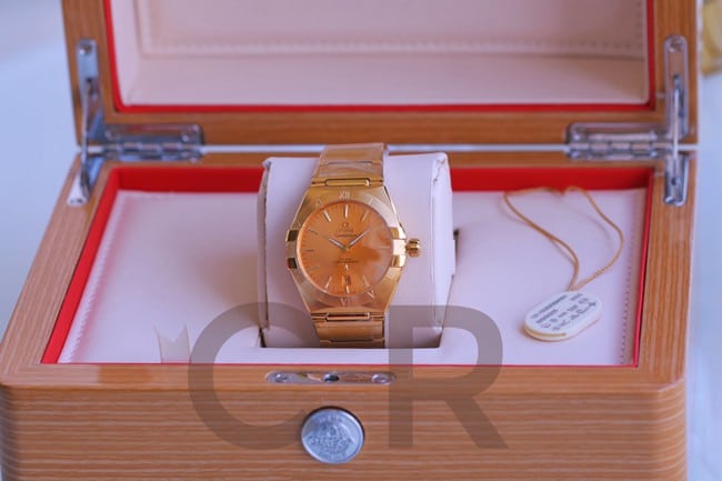 Omega Men's Constellation Top One-to-One High-Fashion Watch Champagne Sunburst Decoration Plate Gold Steel Strap Model 131.50.39.20.08.001