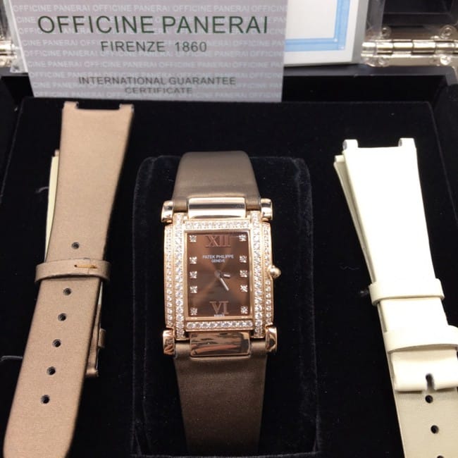 Patek Philippe Twenty~4® 4920R-001 par AW Factory : boîtier en or rose avec diamants, verre saphir incurvé et cadran chocolat sur bracelet marron