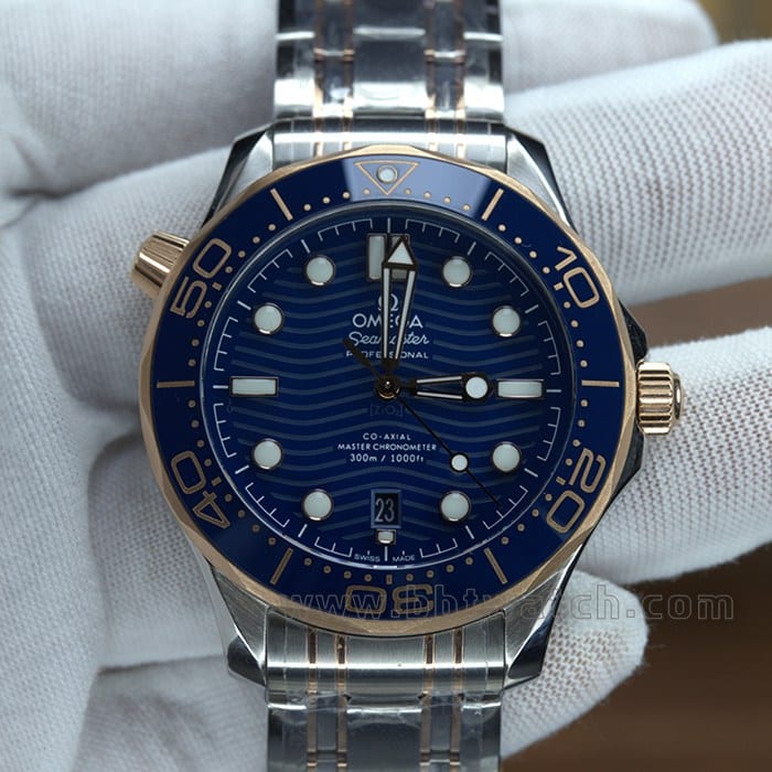 Familia IWC Aquatimer vs Omega Seamaster 300 Black Dial: ¿Qué reloj marino gana?