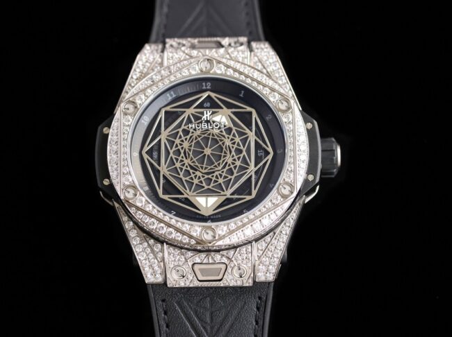 Hublot MXM18 Montre d'imitation BIG BANG 1:1 pour homme 465.SS.1117.VR.1704 Cadran noir Modèle en caoutchouc entièrement diamanté, nouvelle version de tatouage améliorée