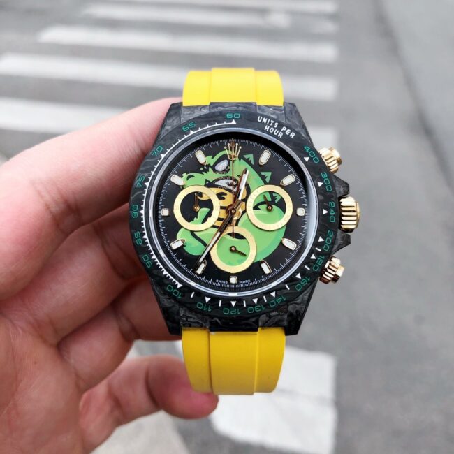 TW Factory Rolex Rolex Herren-Cosmic-Chronograph Daytona-Serie Original Factory-Imitationsuhren, kundenspezifisches schwarzes Zifferblatt aus Kohlefaser, grüne Unterseite, Modelle mit gelbem Kautschukarmband