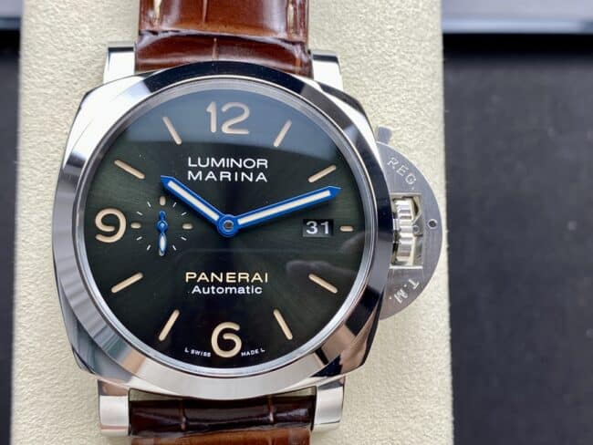 Panerai PAM01116 SBF Factory Reloj Luminol Super A Clone para hombre con esfera con patrón de rayos de sol verde oliva, cristal de zafiro y hebilla de escalera