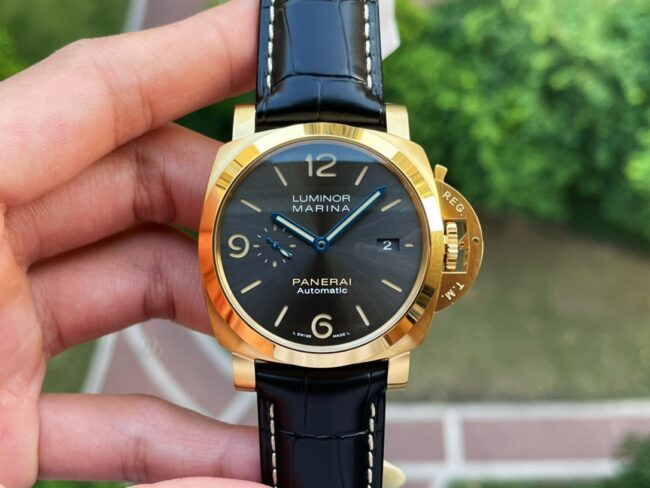 VS Factory Panerai PAM01115 Men's Luminor Top Replica Watch with Black Dial, Gold Color Strap and Sapphire Crystal