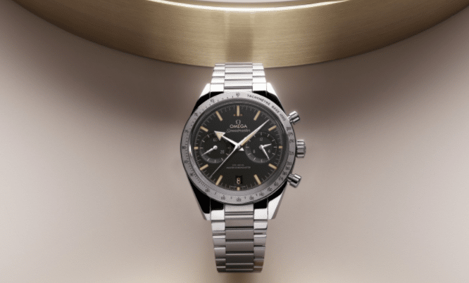 Especificaciones de Omega Speedmaster Series 332.10.41.51.01.001, fondo de caja transparente y detalles de cristal de zafiro