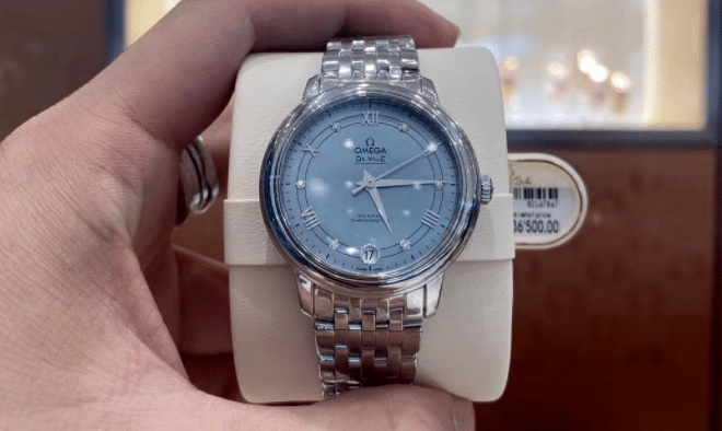 Bewertung der Omega De Ville Serie 424.10.33.20.57.001: Perlmuttzifferblatt, Diamantmarkierungen, Bilder und Preise