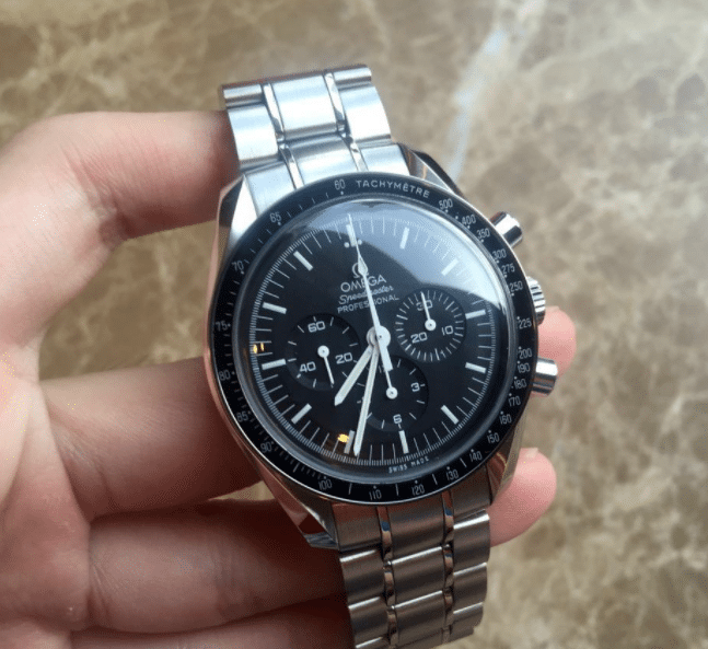 Omega Speedmaster 311.30.42.30.01.005 42 mm mit kreisförmigem weißem Zifferblatt und vollständig transparenter Rückseite: Bilder und Preis