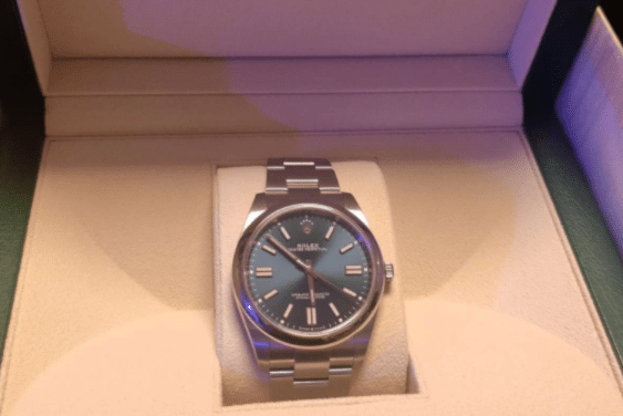 Análise do Rolex Oyster Perpetual m124300-0003: caixa de 41 mm, mostrador azul brilhante e guia de preços