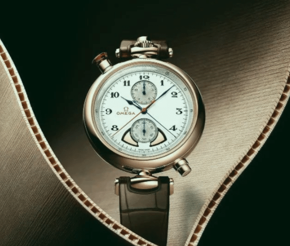 Omega-Uhr Sonderserie 522.53.45.52.04.001 mit GrandFeu-Emaille-Zifferblatt, 42-mm-Sedna-Goldgehäuse – Spezifikationen und Bewertung