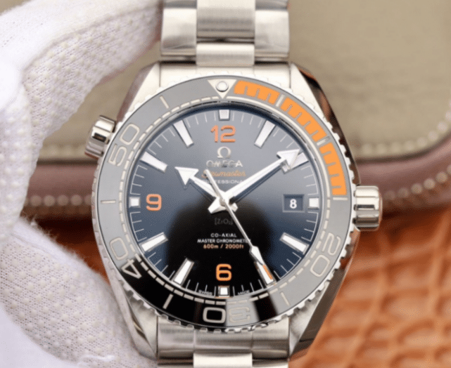 Omega Seamaster 215.30.44.21.01.002 Schwarzes Keramikzifferblatt 600 m Wasserbeständigkeit – Spezifikationen und Preise