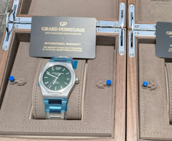 Girard-Perregaux Laurel Collection 81010-11-433-11A Review: Green Dial Design, Photos and Price Guide