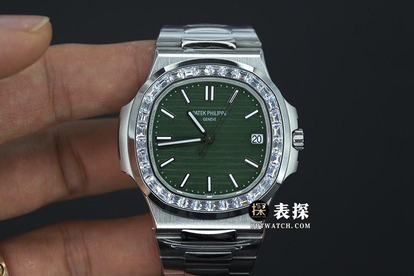 PPF Factory Patek Philippe Nautilus Montre clone 1:1 sportive et élégante pour homme avec diamants radiants, cadran vert, bracelet en acier 5711/1300A-001