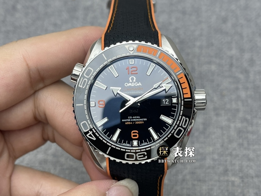VS Omega Seamaster 600m Réplica 1:1 de cuarto de naranja de cerámica negra pulida con movimiento 8900 215.32.44.21.01.001