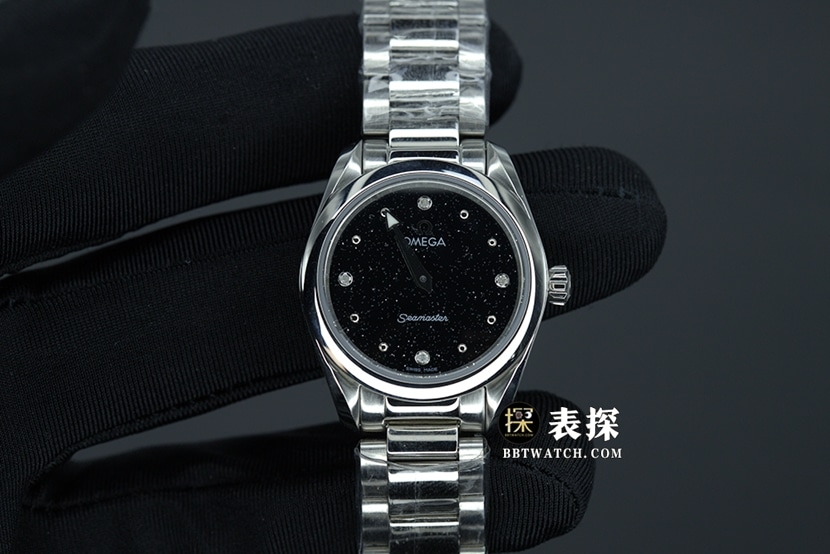 Reloj Omega Seamaster 1:1 Super A Super Clone para mujer con esfera negra brillante, manecillas plateadas y correa de acero inoxidable 220.10.28.60.51.001