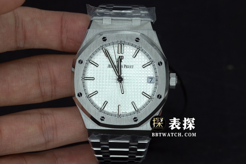 ZF Factory Audemars Piguet Royal Oak V2 Hollowed Steel King White Dial Replica Watch Model 15500ST.OO.1220ST.04