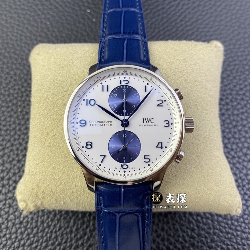 AZ Factory IWC Portugieser IW371620 Herrenuhr im Original Factory-Klon mit weißem Zifferblatt, Stahlarmband und Ausstellungsboden