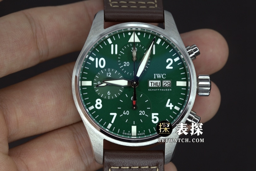 Chronographe IWC Pilot IW388103 1:1 en acier inoxydable Super Clone de qualité supérieure avec une finition soignée et une palette de couleurs harmonieuse