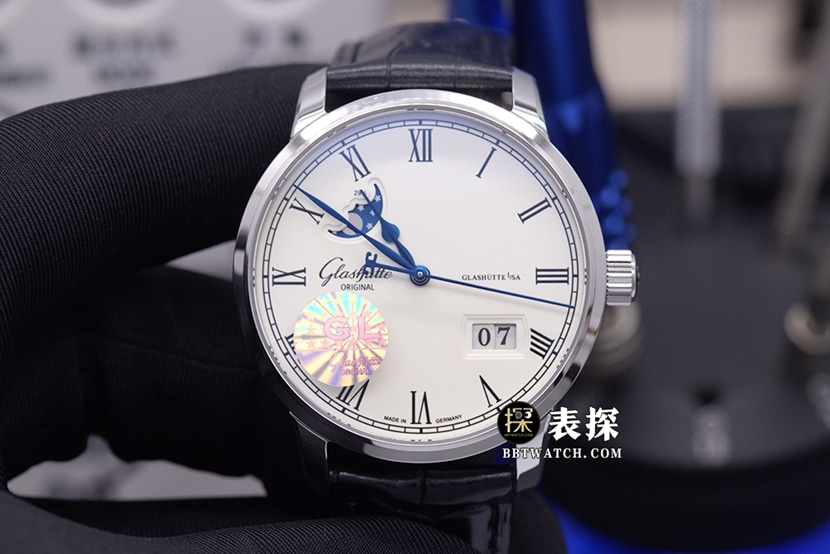GL Factory Glashütte Senator Grande Calendar 1:1 Replica: Pearlescent White Dial True Moon Phase Mechanical Strap Watch 100-04-32-12-04