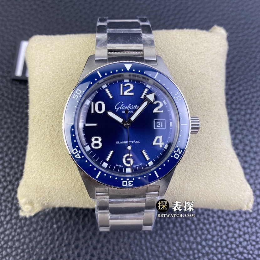 Top Replica Glashütte Original Pioneer Montre pour homme avec verre saphir, bracelet en acier et cadran bleu, modèle 1-36-13-02-81-70