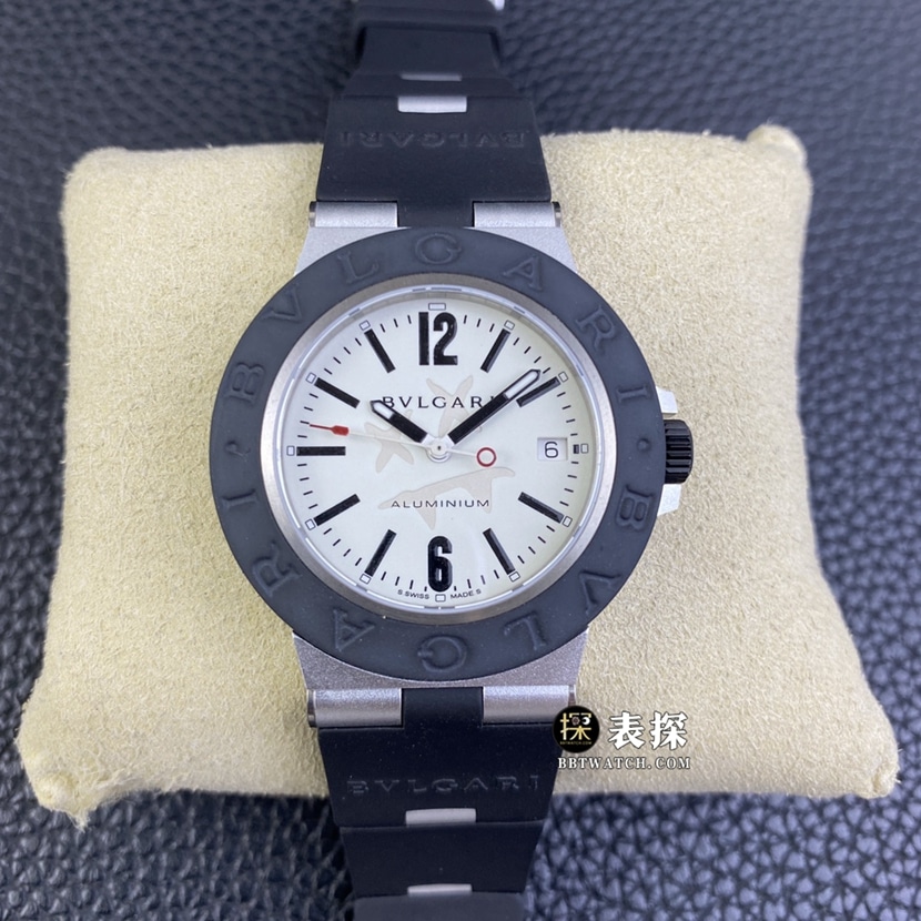 BVF Bulgari 103539: Top Original Factory Clone-Herrenuhr der italienischen Luftwaffe in Trikolore aus Aluminium mit weißem Zifferblatt und Gummilünette