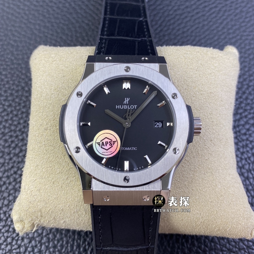 APS Classic Fusion Hublot Hublot 42mm 1:1 Replica Watches with Satin Black Sunburst Dial, Rubber Strap and Double-Sided Anti-Reflective Sapphire Crystal – Model 565.NX.1470.RX