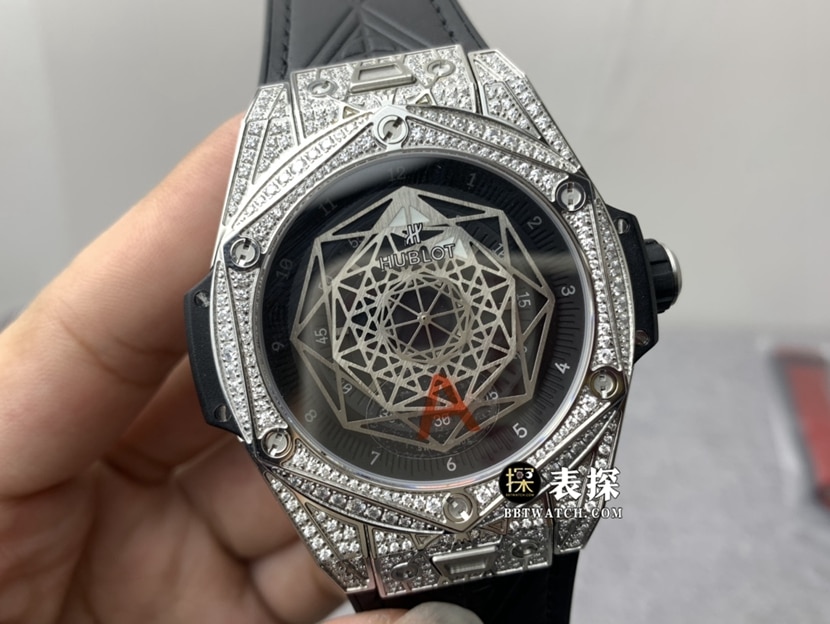 HB BIG BANG 1:1 Super Clone Watch with Black Dial and Diamond Rubber Strap 465.SS.1117.VR.1704.MXM18 MXM18