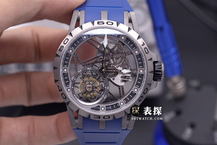 BBR King Roger Dubuis RDDBEX0479 Reloj Réplica 1:1 con Caja de Titanio y Marco en Forma de Estrella Cruz Celta Tourbillon de Caucho Azul
