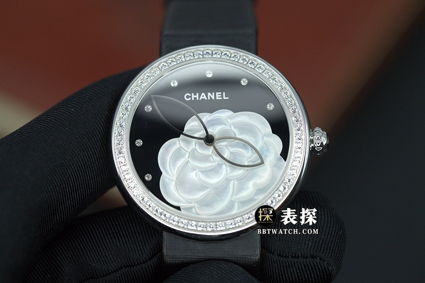 Elegant Mother-of-Pearl Chanel H3096 1:1 replica watches camellia black onyx High Jewelry models