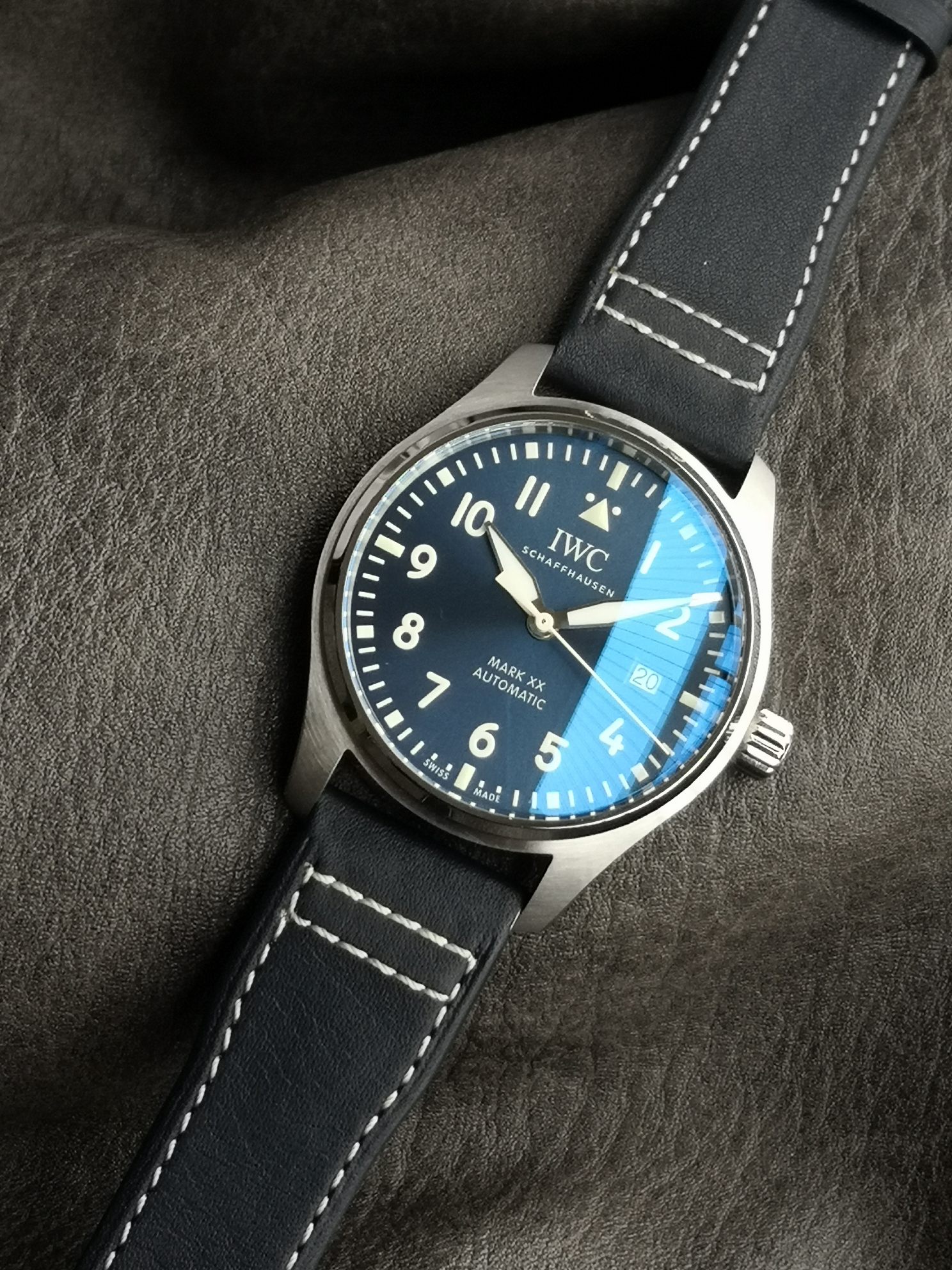 V7 Pilot IWC Original Factory CollectWatch Men's Blue Dial Mechanical Leather Strap IW328203