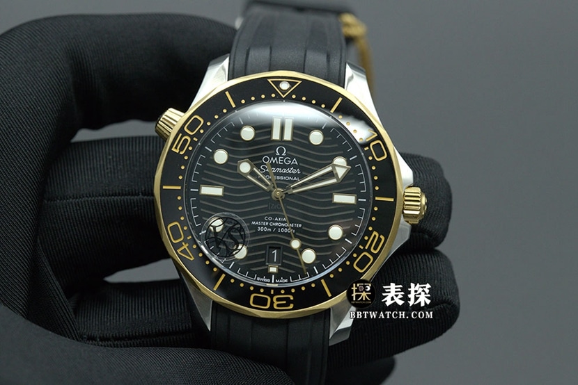 VS VS factory Omega Seamaster Omega reloj réplica súper clonado 1:1 con esfera negra luminosa de cerámica real, patrón ondulado de 42 mm, movimiento 8800 y correa de caucho 210.22.42.20.01.001