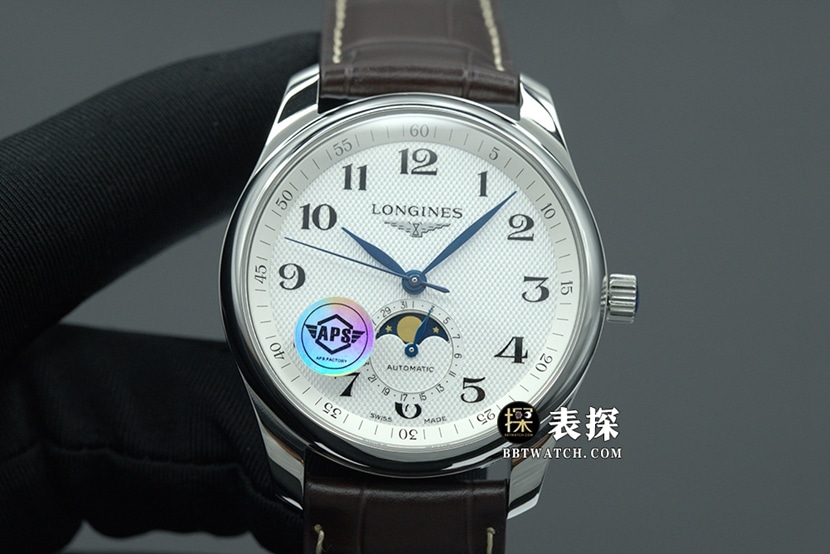 Longines Masterpiece Moonphase L2.909.4.78.3 APS Factory Réplique de bracelet mécanique à quatre aiguilles avec cadran blanc argenté