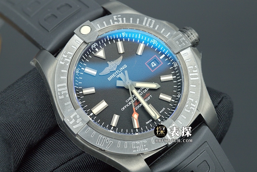 ZF Factory Breitling Avenger V17311101B1W1 1:1 Super Clone Herrenuhr mit leuchtendem schwarzem Zifferblatt, mechanischem Uhrwerk, Kautschukarmband und echter Videoqualität