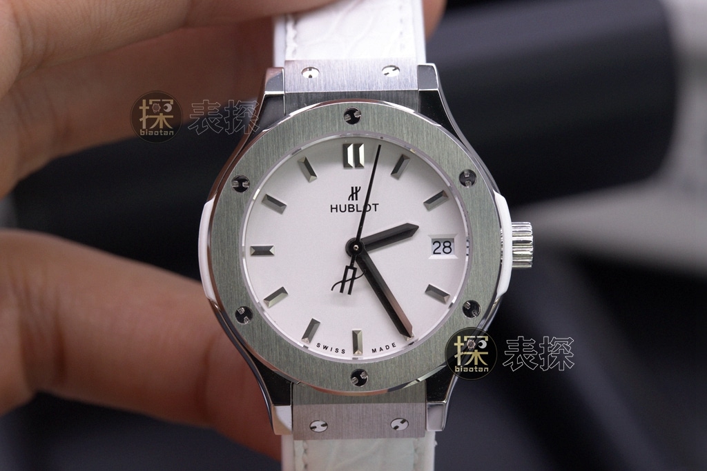 Montre à quartz HB Factory Hublot Classic Fusion 33 mm avec cadran blanc et bracelet en cuir