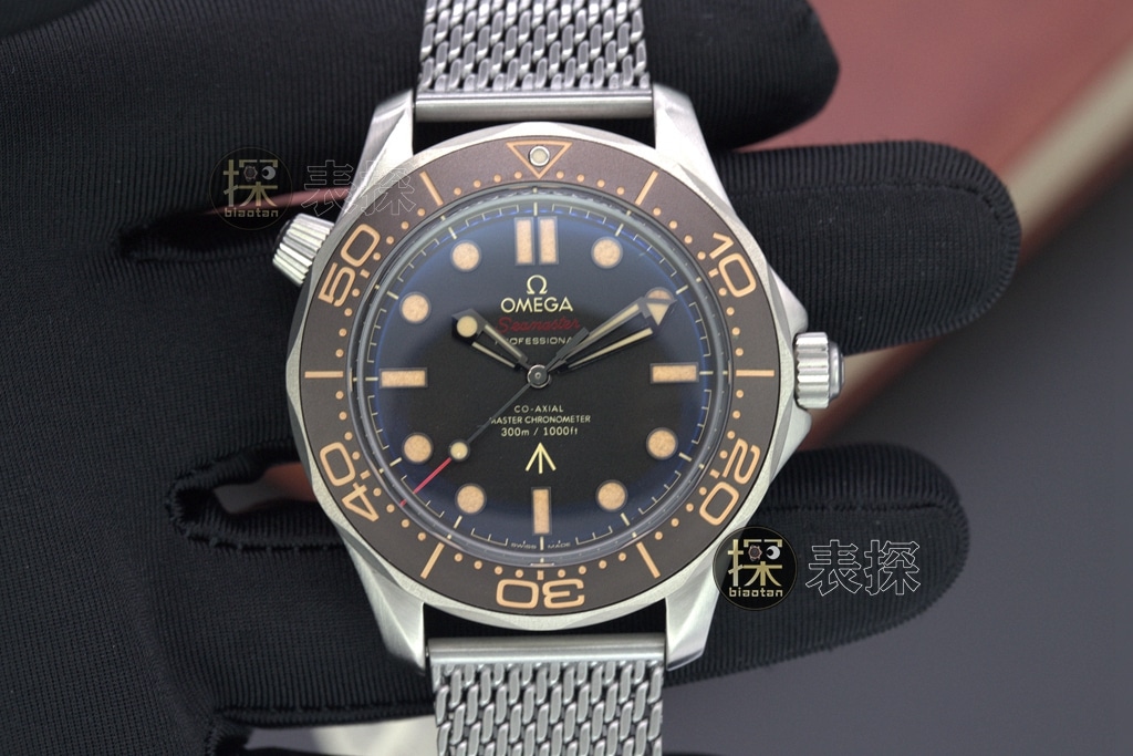 Réplica VS Factory Omega Seamaster 007 No Time to Die: esfera negra impecable, correa de acero luminosa