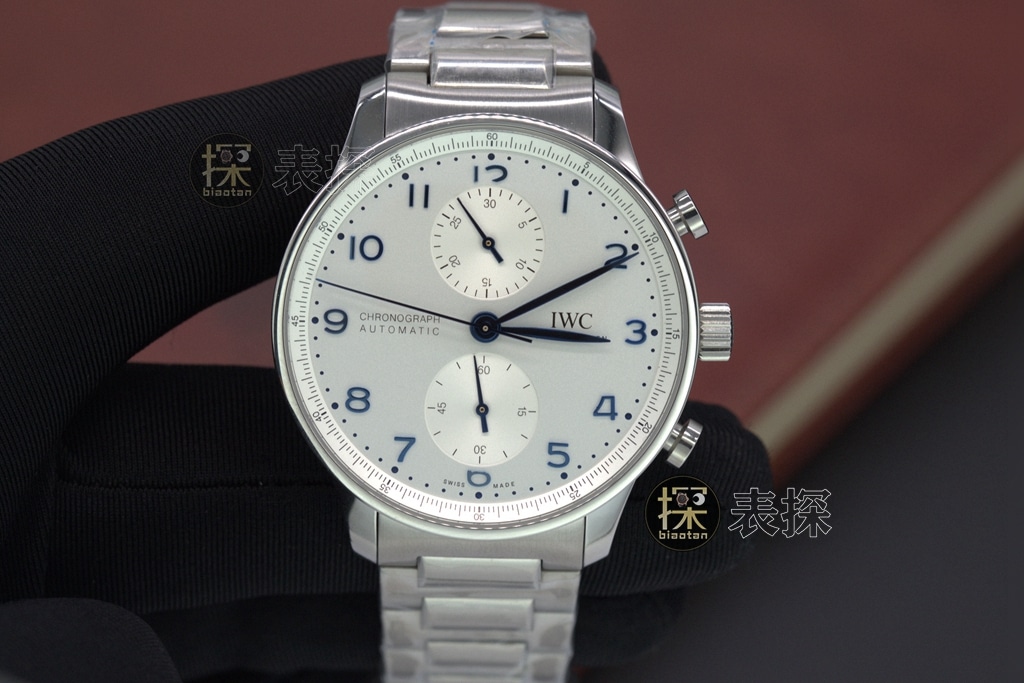 ZF Factory Universal 1:1 Replica Portuguese Silver-White Dial Chronograph Watch with Mechanical Movement, Sapphire Crystal and Steel Strap