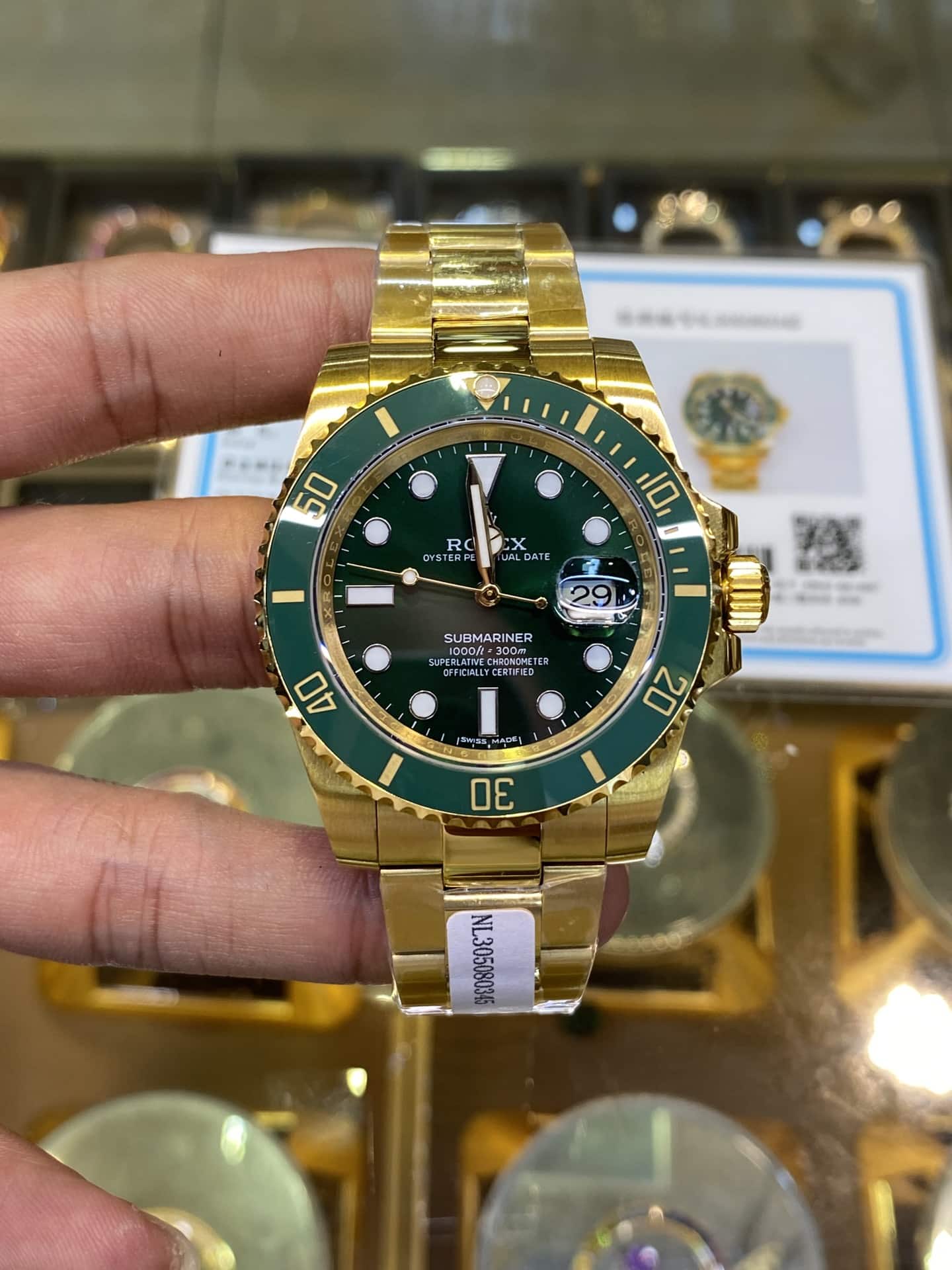 Feel the 1:1 replica watches appearance design